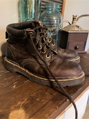 ✨Vintage✨ 90s Dr. Marten Lace Up Grunge Boots, Men’s 6; Women’s 8